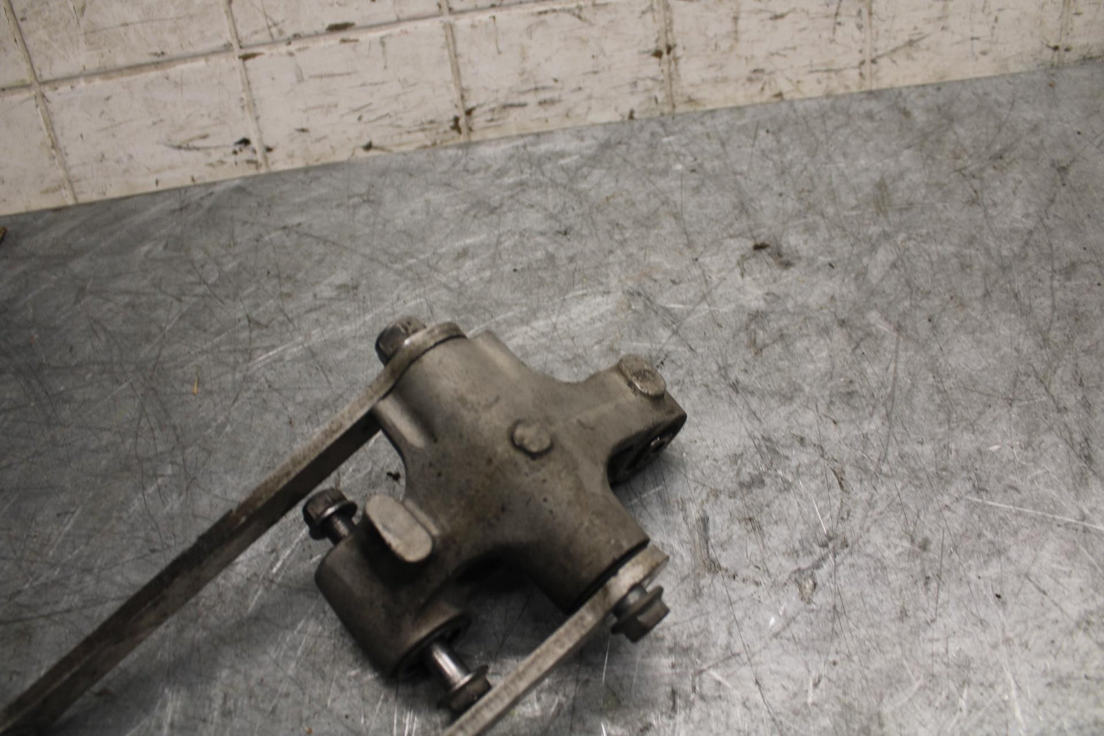 2009 Kawasaki Ninja ZX6R ZX600R REAR DOGBONE SHOCK LINKAGE LINK BB538