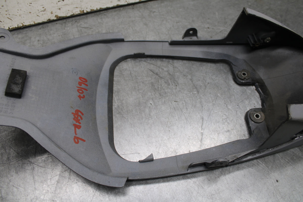 08-10 SUZUKI GSXR 600  CENTER REAR BACK TAIL FAIRING COWL BB101
