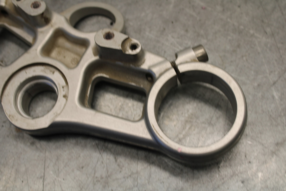 09-11 TRIUMPH DAYTONA 675 FORKS UPPER TRIPLE TREE CLAMP BB652
