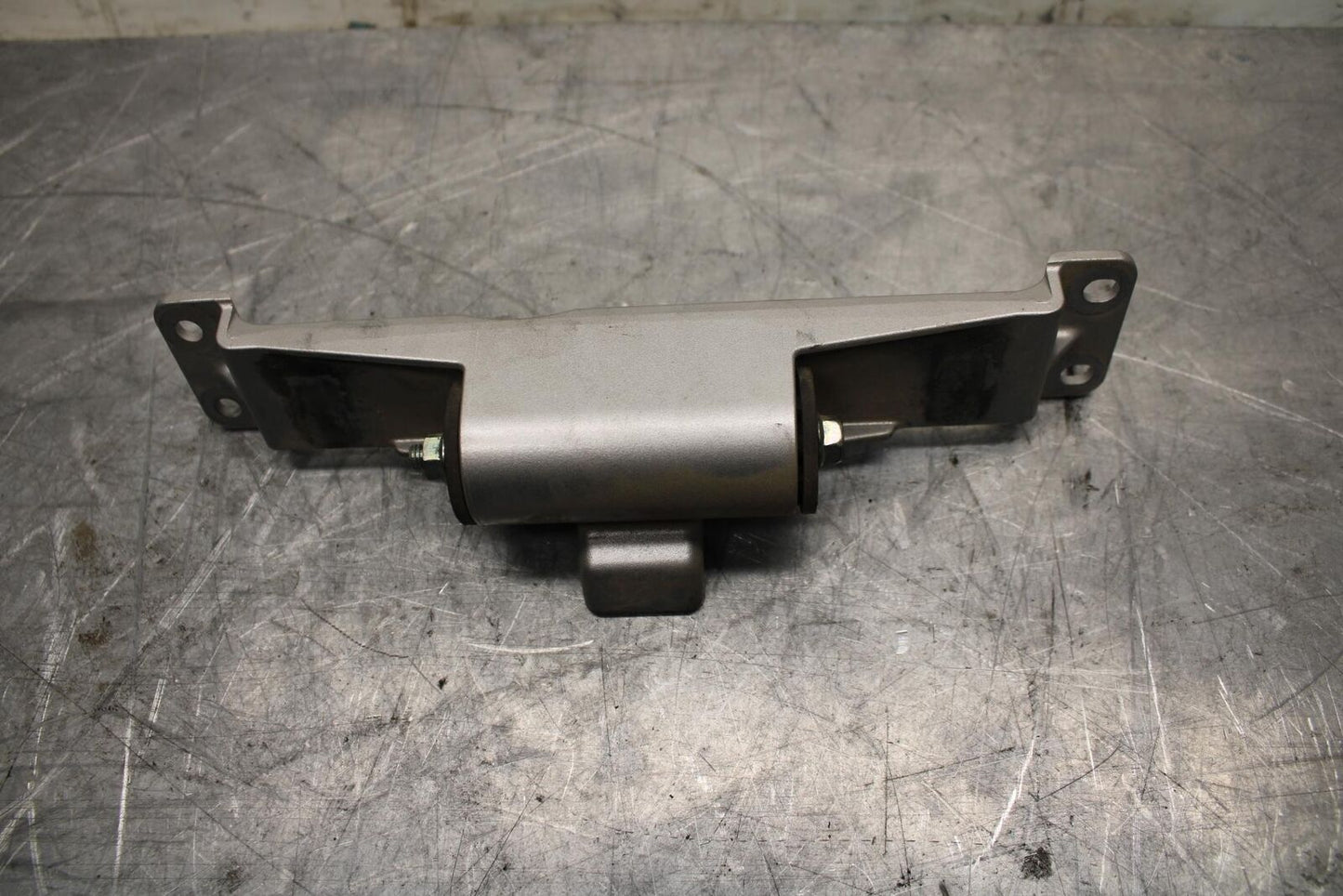 18 YAMAHA YZF R1  GAS TANK FUEL CELL PETROL RESERVOIR BRACKET MOUNT BB473