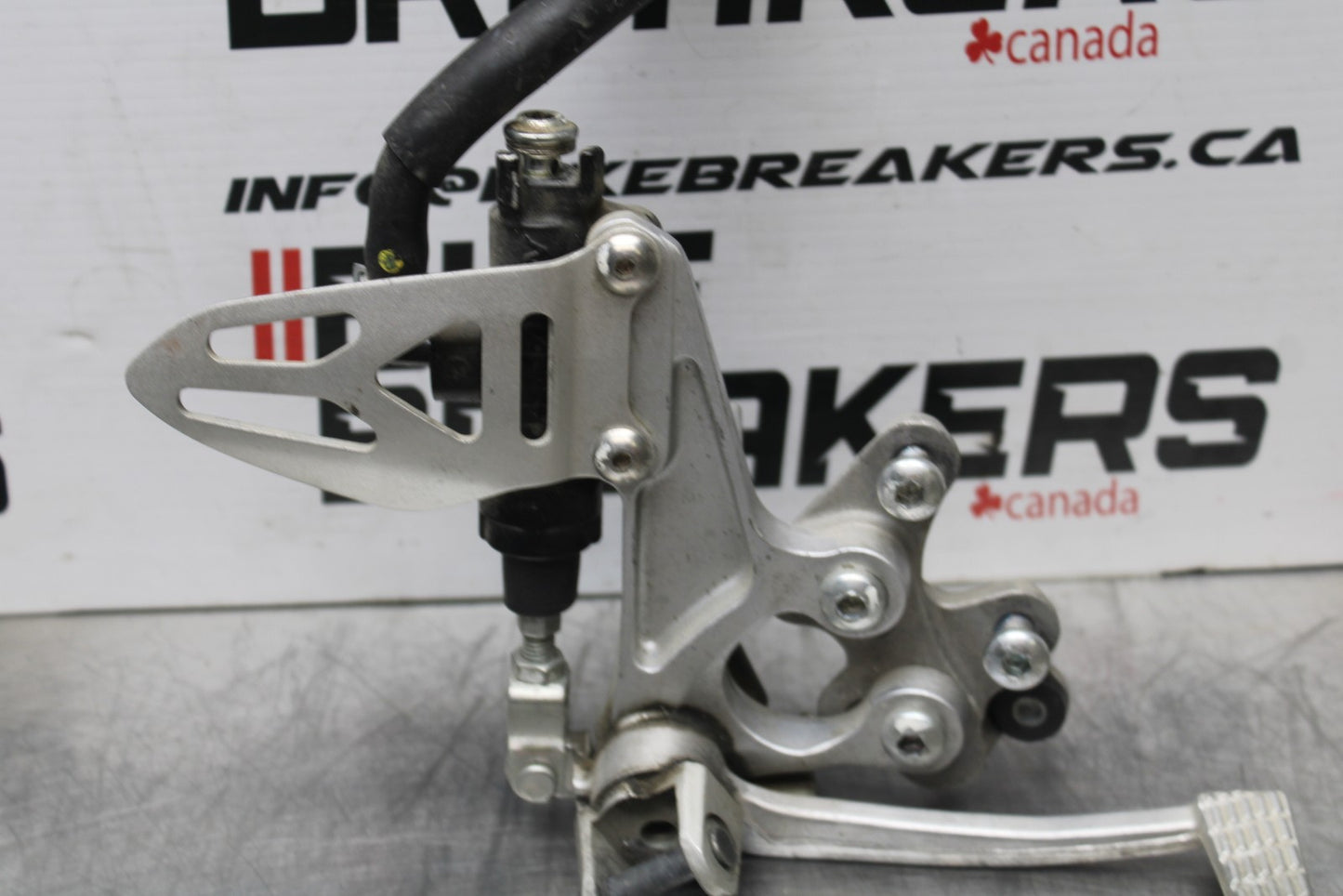 07 SUZUKI GSXR1000 RIGHT REARSET REAR SET DRIVER FOOT PEG REST STOP BB770