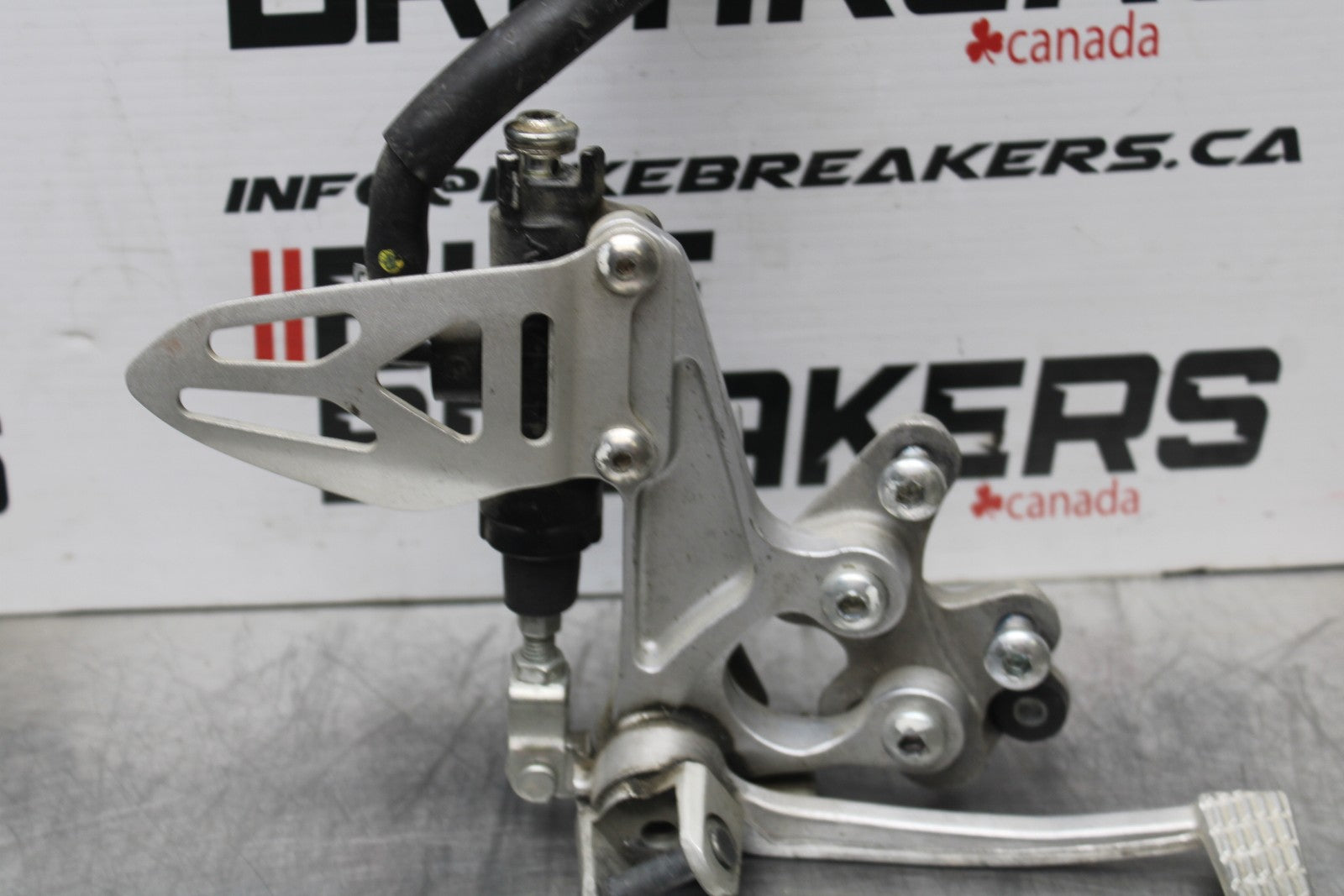 07 SUZUKI GSXR1000 RIGHT REARSET REAR SET DRIVER FOOT PEG REST STOP BB770