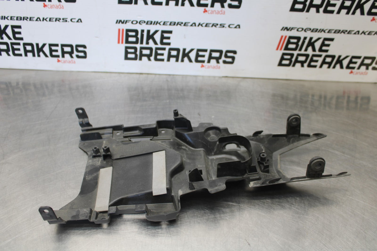 18 SUZUKI GSXR1000 REAR BACK TAIL UNDERTAIL FAIRING COWL FENDER BB00