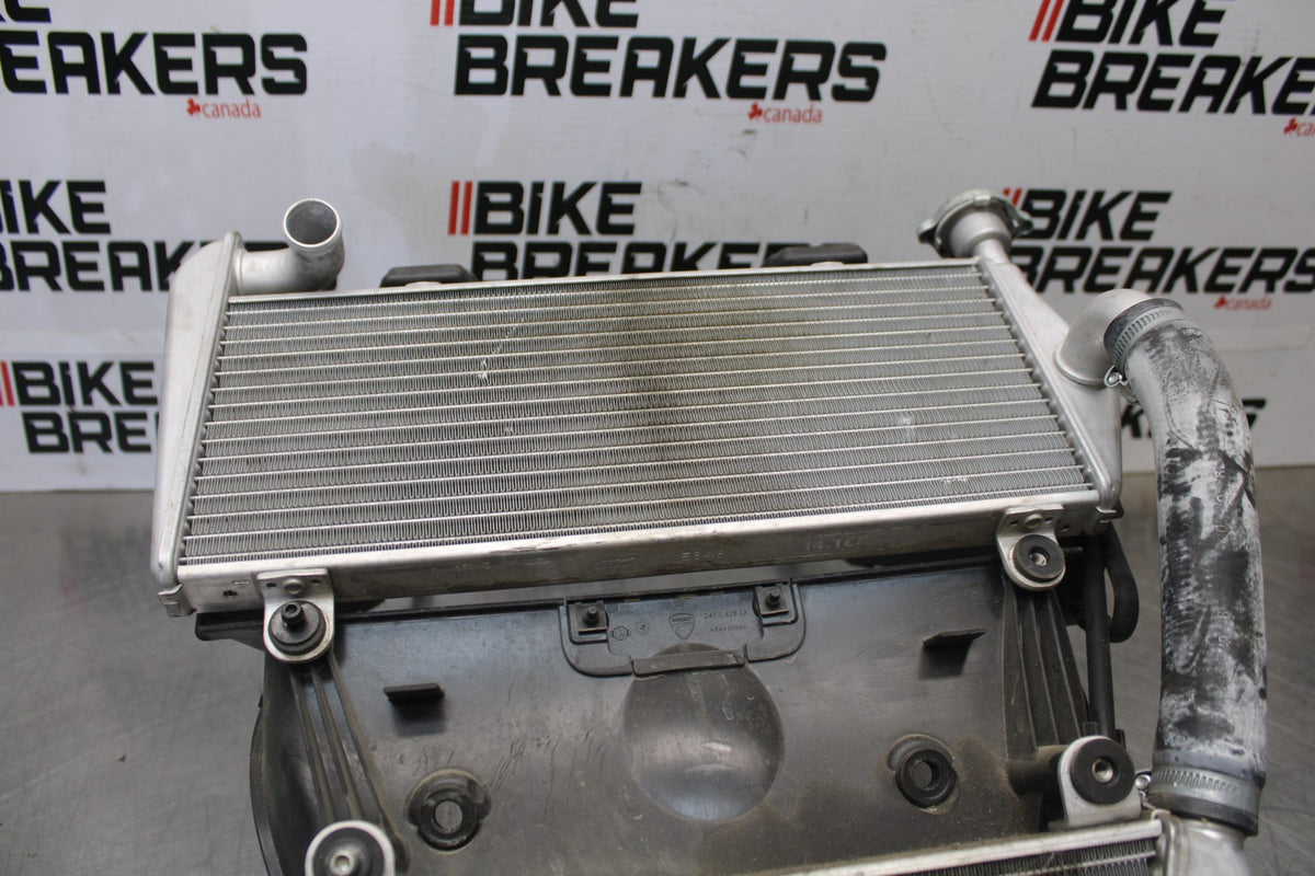 16 DUCATI 959 PANIGALE ENGINE RADIATOR MOTOR COOLER COOLING RADIATER SET  BB912