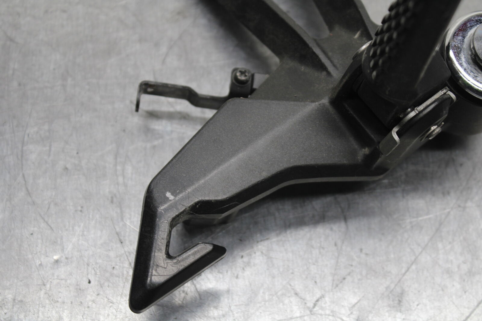 12-13 KAWASAKI Z1000 REAR BACK PASSENGER PEG SET PAIR BB743