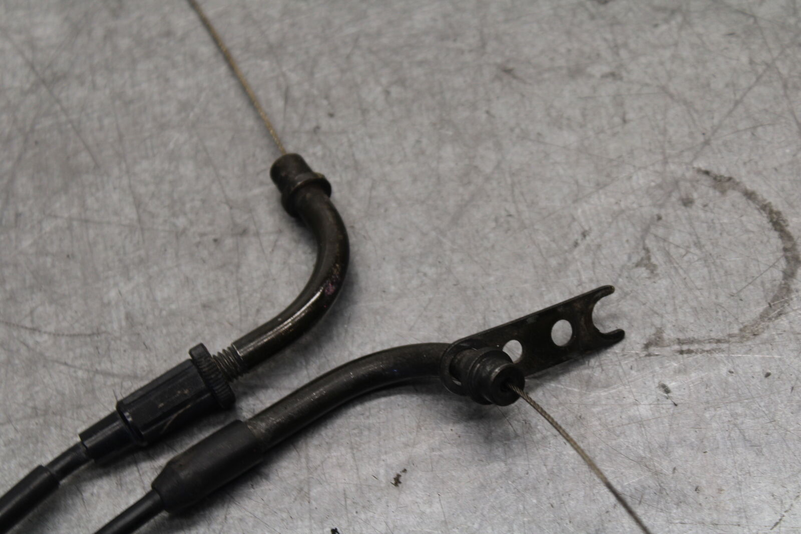 05-06 SUZUKI GSXR1000 THROTTLE CABLES LINES 58300-41G00 58300-41G10 BB677