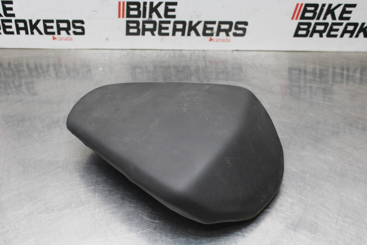 13-16 KTM 390 DUKE REAR BACK PASSENGER TANDEM SEAT PAD SADDLE PILLION BB815