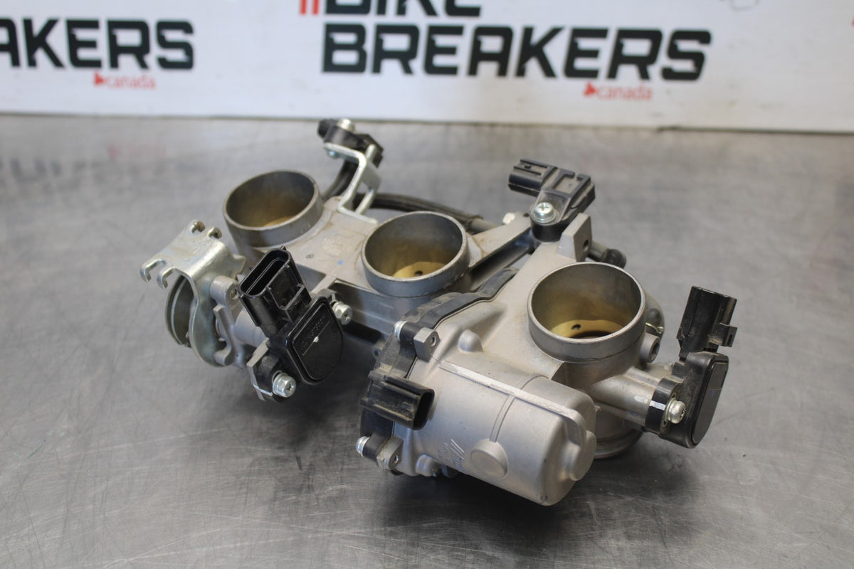15-17 YAMAHA FJ09  THROTTLE BODIES BB906
