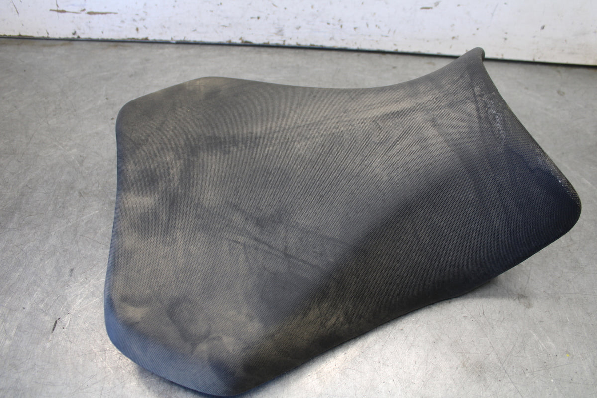 11-24 SUZUKI GSXR750 FRONT DRIVERS SEAT PAD SADDLE PILLION BB687