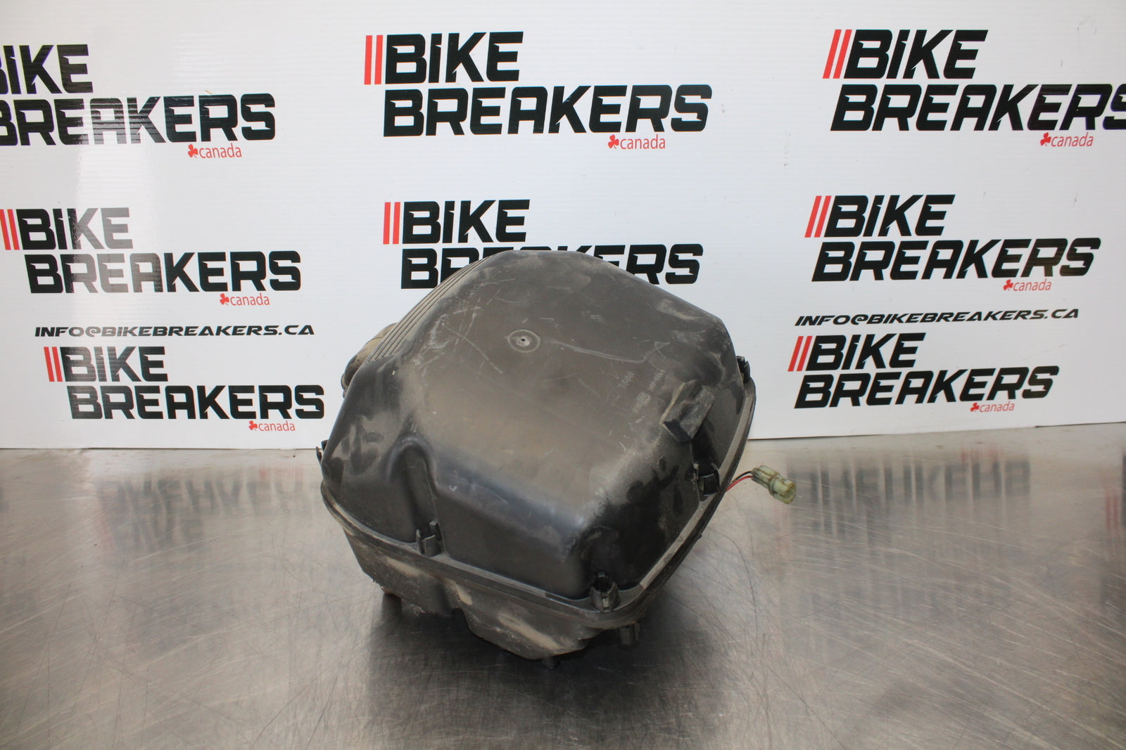 03 SUZUKI SV650S AIRBOX AIR INTAKE FILTER BOX BB167
