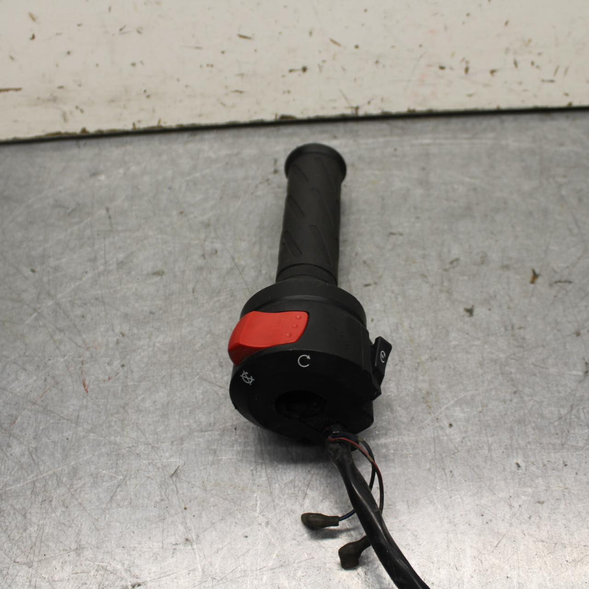 06-07 SUZUKI GSXR750 RIGHT THROTTLE GRIP BB645