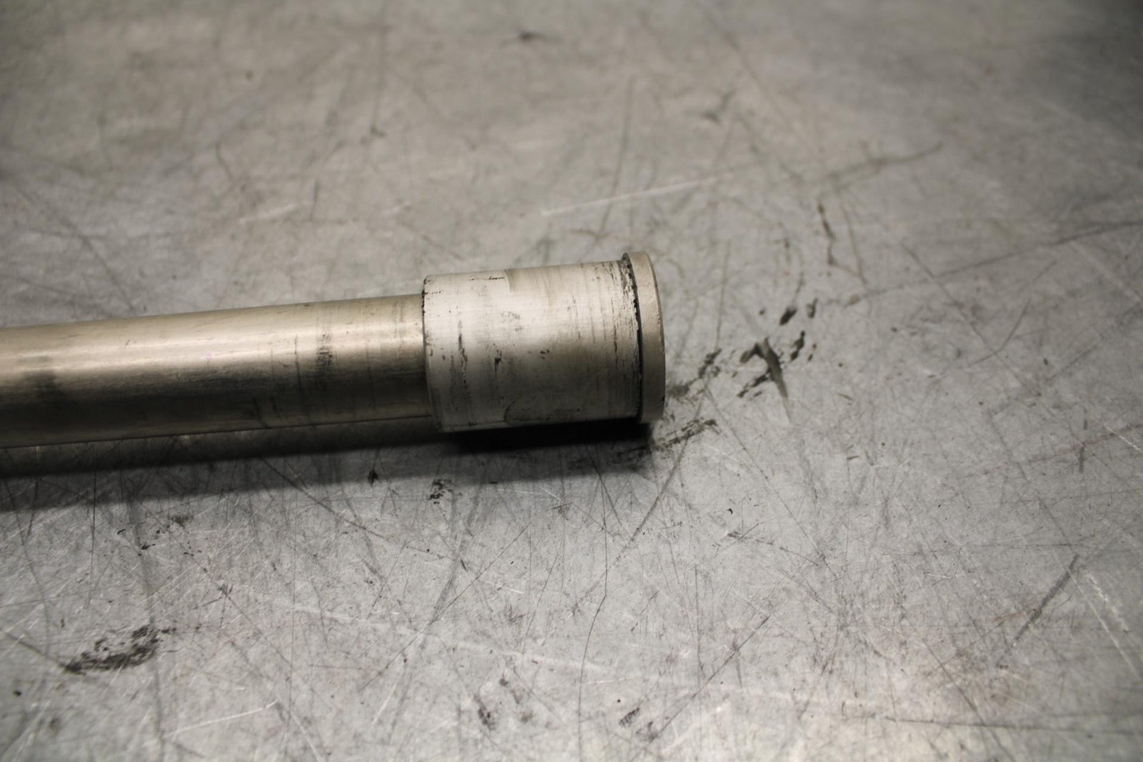 2009 Kawasaki Ninja ZX6R ZX600R FRONT WHEEL RIM AXLE PIVOT BOLT 41068-0034 BB548