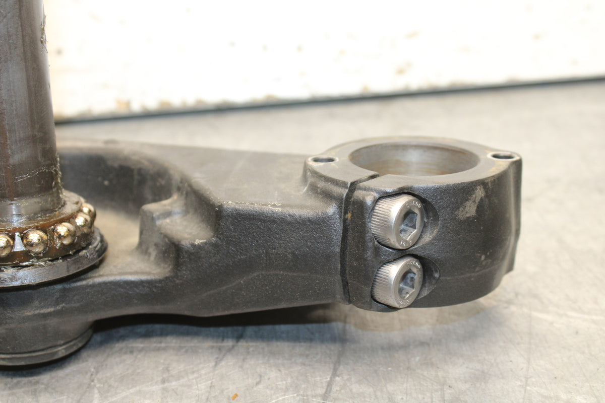 14-15 YAMAHA V STAR 1300 XVS1300CT TOURER FRONT FORK CLAMP LOWER TRIPLE BB722 