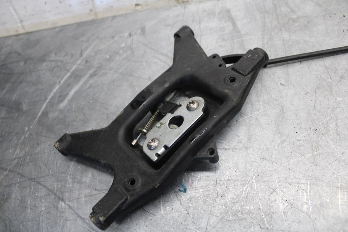22 KTM 890 ADVENTURE   REAR  SEAT PAD  PILLION LATCH LOCK BB514