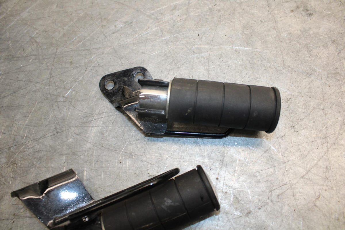 2007 Suzuki Boulevard M50 REAR PASSENGER PEG BB537