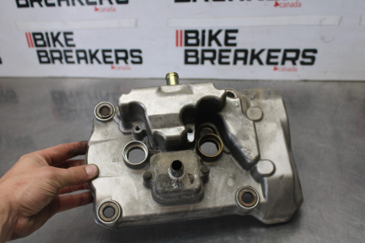 06-07 HONDA INTERCEPTOR 800 VFR800 REAR ENGINE CYLINDER HEAD COVER BB917