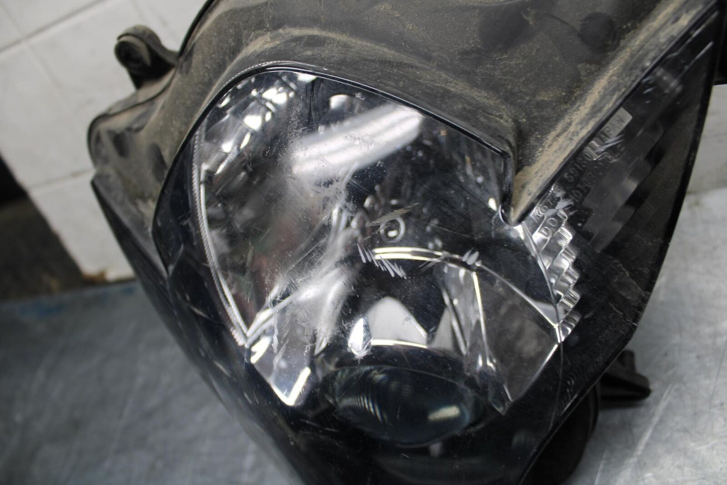 06-07 SUZUKI GSXR750 FRONT HEADLIGHT HEAD LIGHT LAMP 35100-01H01-999 BB482