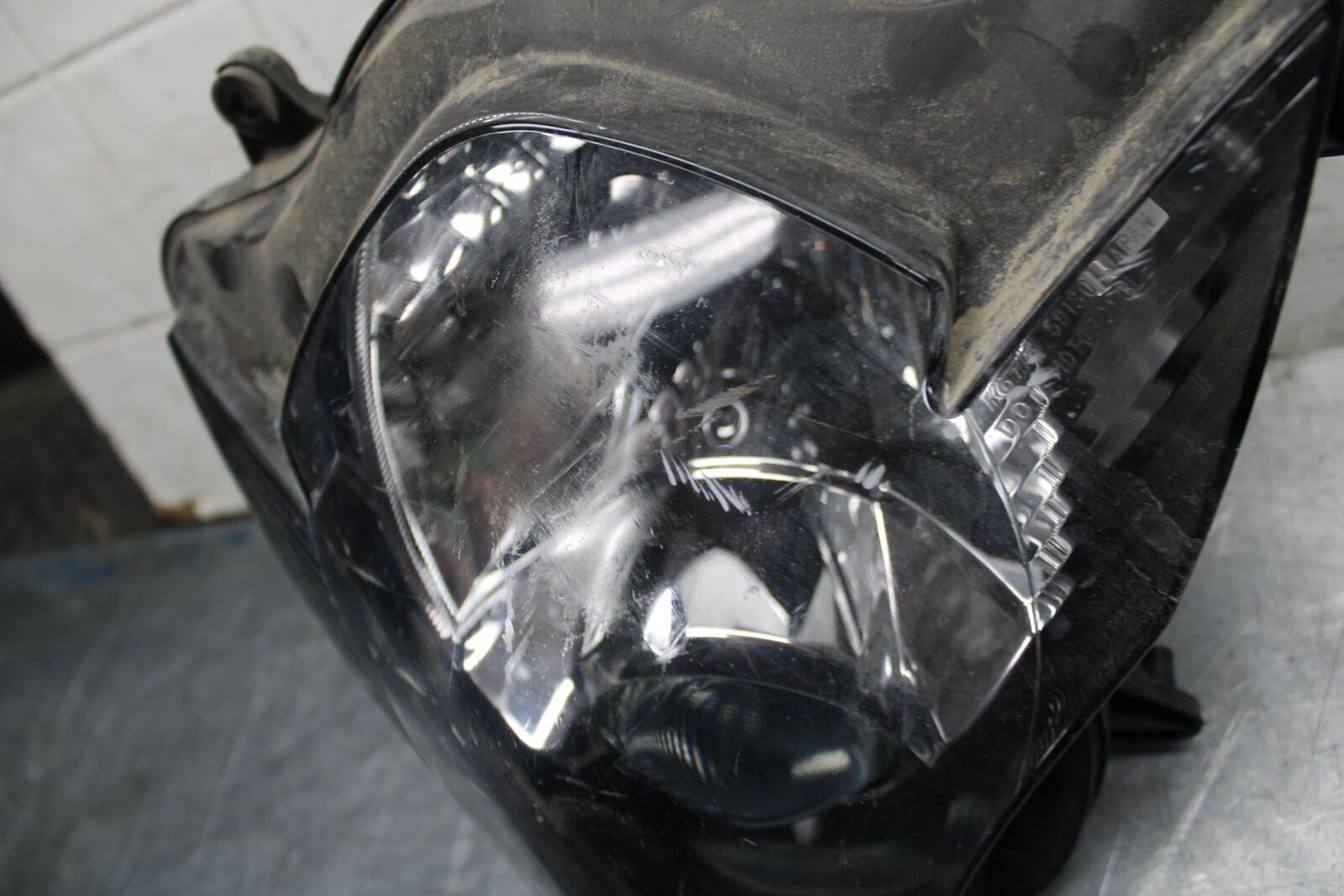 06-07 SUZUKI GSXR750 FRONT HEADLIGHT HEAD LIGHT LAMP 35100-01H01-999 BB482