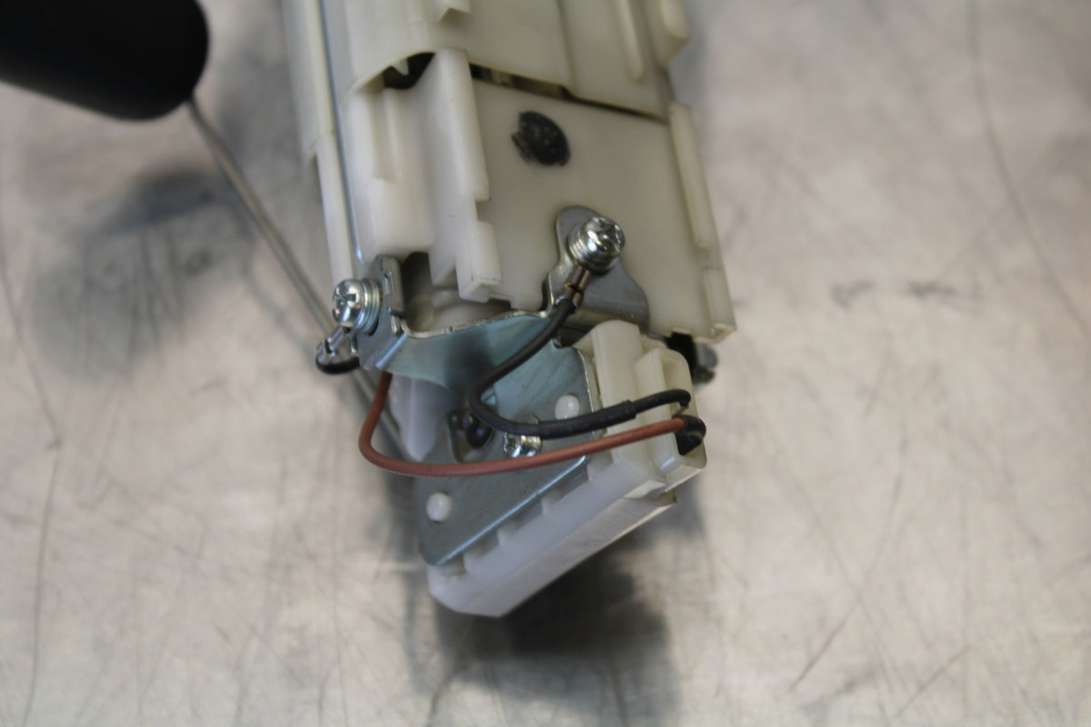 11 SUZUKI GSXR1000 FUEL PUMP GAS PETROL SENDER UNIT BB142