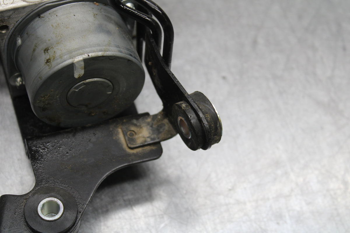 24-25 KAWASAKI NINJA ZX6R ABS PUMP UNIT MODULE BB726