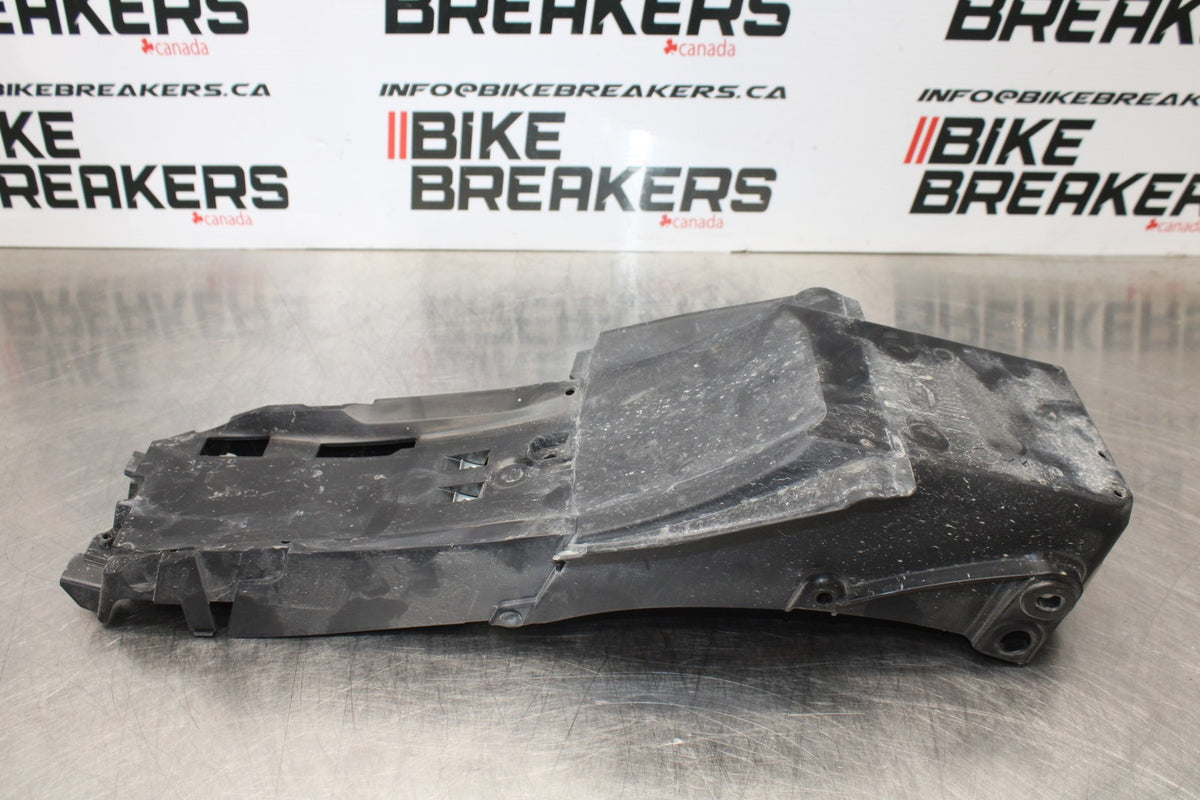 22-25 YAMAHA YZF R7 REAR BACK TAIL UNDERTAIL BATTERY TRAY PLASTIC BB182