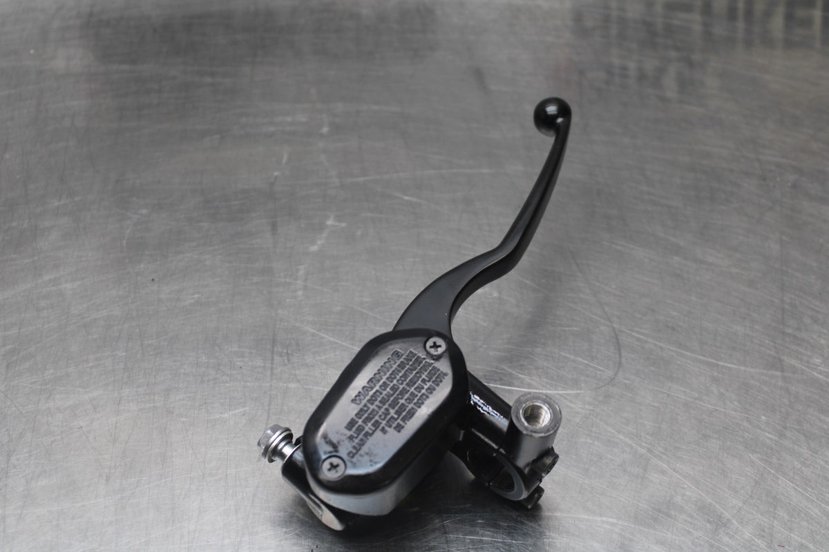 18-26 KAWASAKI Z400 FRONT BRAKE MASTER CYLINDER w/ LEVER BB852
