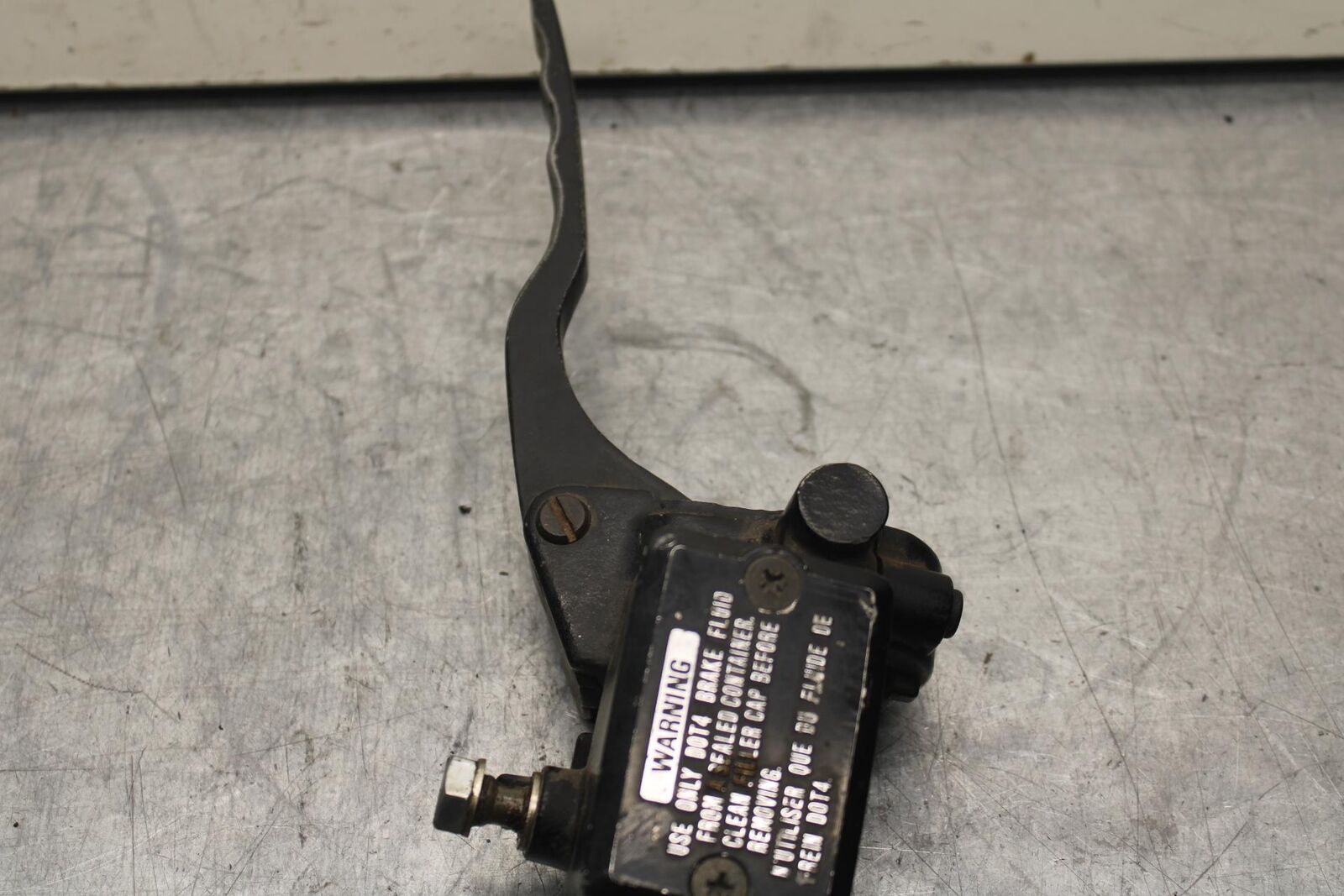 1985 Kawasaki Ninja 900R ZX900A FRONT BRAKE MASTER CYLINDER w/ LEVER BB84