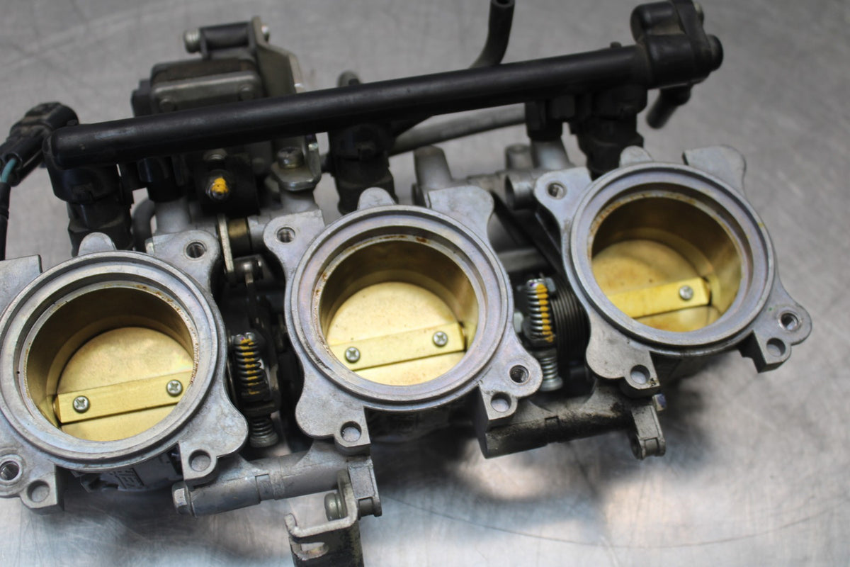 12 TRIUMPH STREET TRIPLE R MAIN FUEL INJECTORS / THROTTLE BODIES BB914