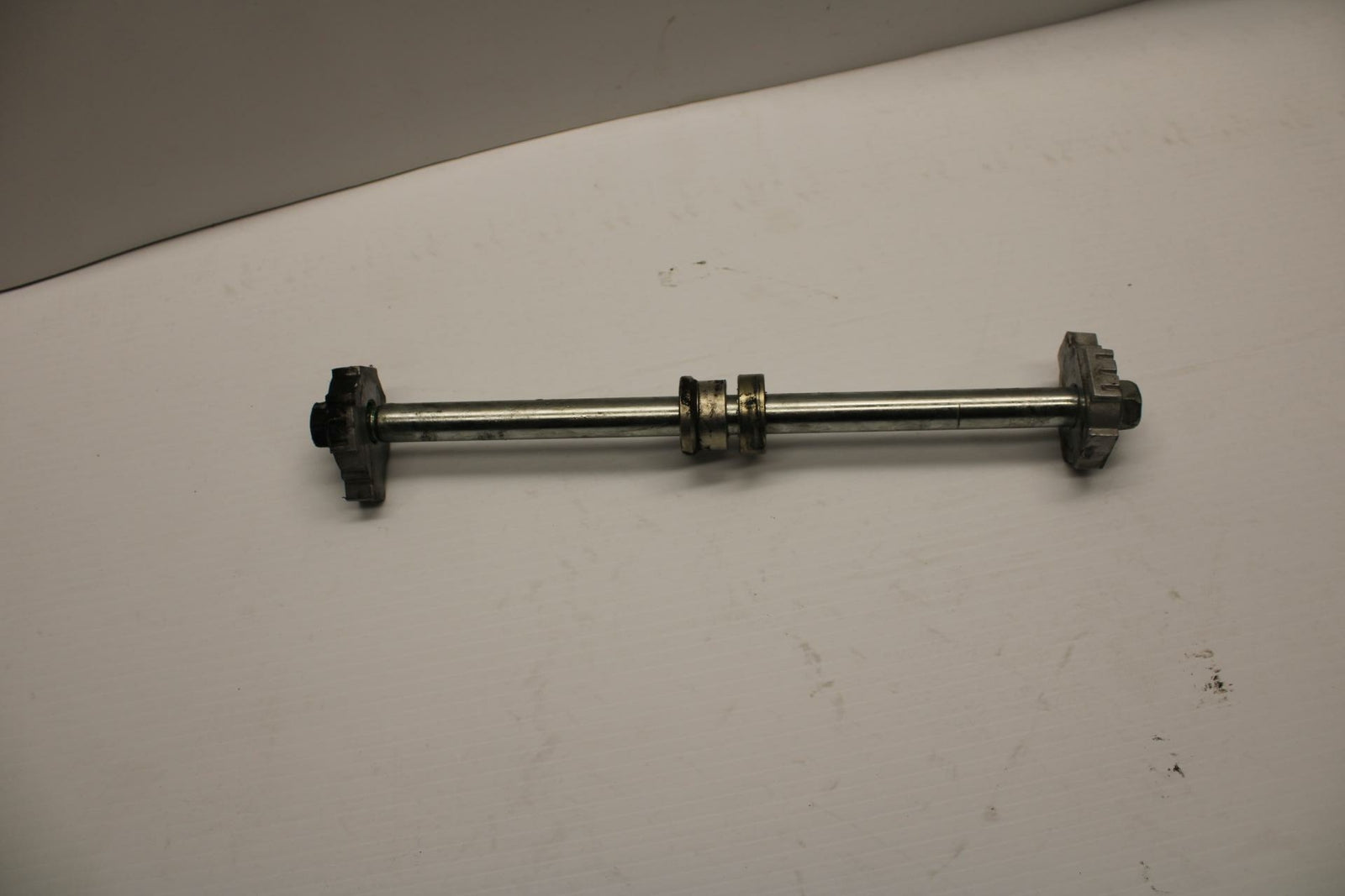 18-20 HUSQVARNA VITPILEN 401 REAR AXLE BACK WHEEL RIM PIVOT BOLT AXEL BB248