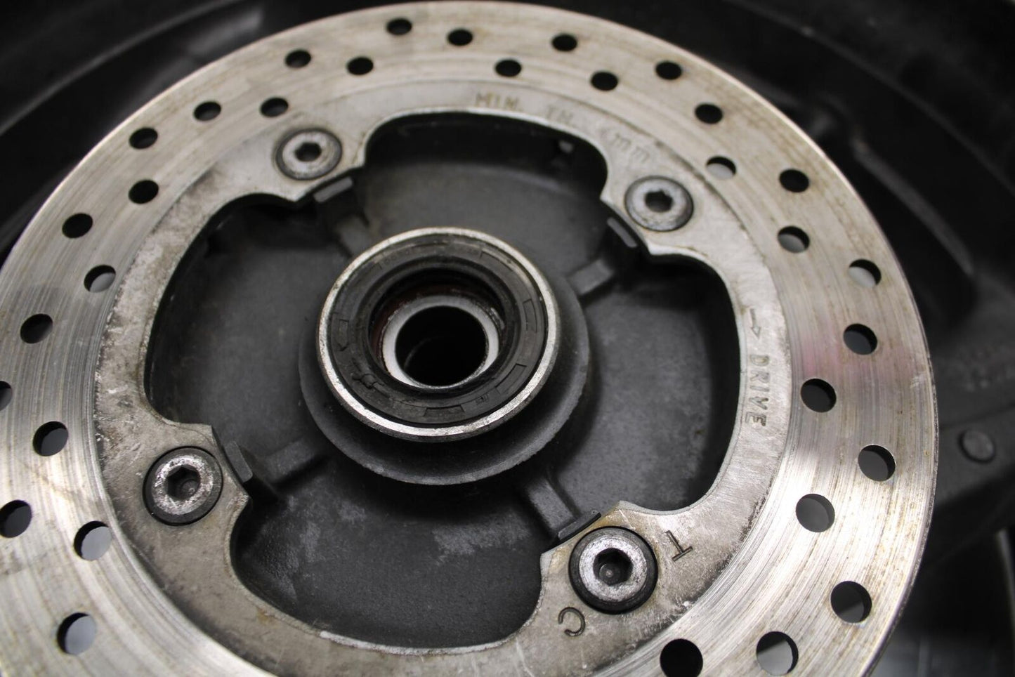 2000 Honda CBR600F4 REAR WHEEL AND ROTOR BACK BRAKE DISC 43251-MEE-000 BB552