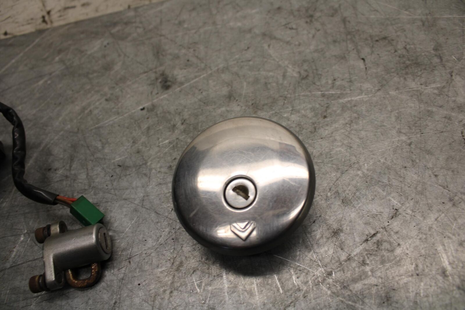 1982 Suzuki GS450L IGNITION LOCK KEY SET W/ GAS CAP AND SEAT LOCK BB52