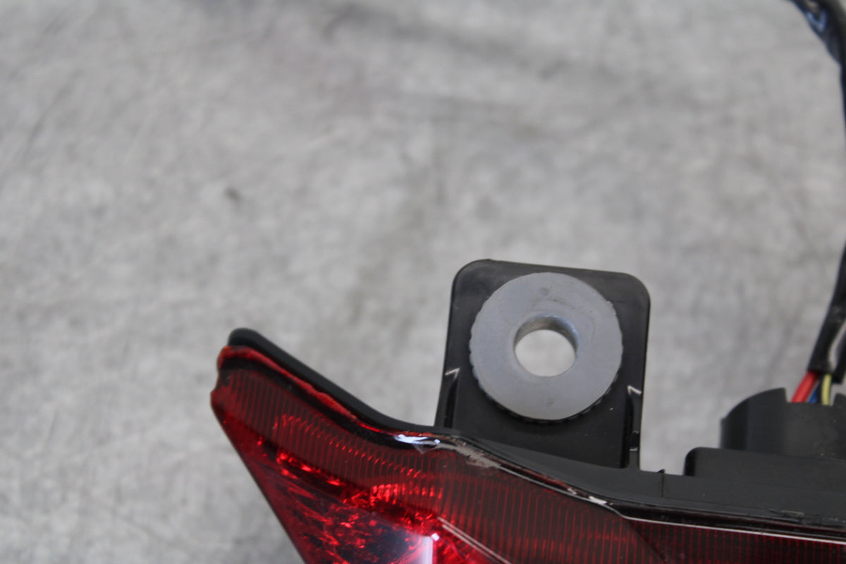 18-23 KAWASAKI NINJA 400 REAR TAIL TAILLIGHT BACK BRAKE LIGHT  BB679