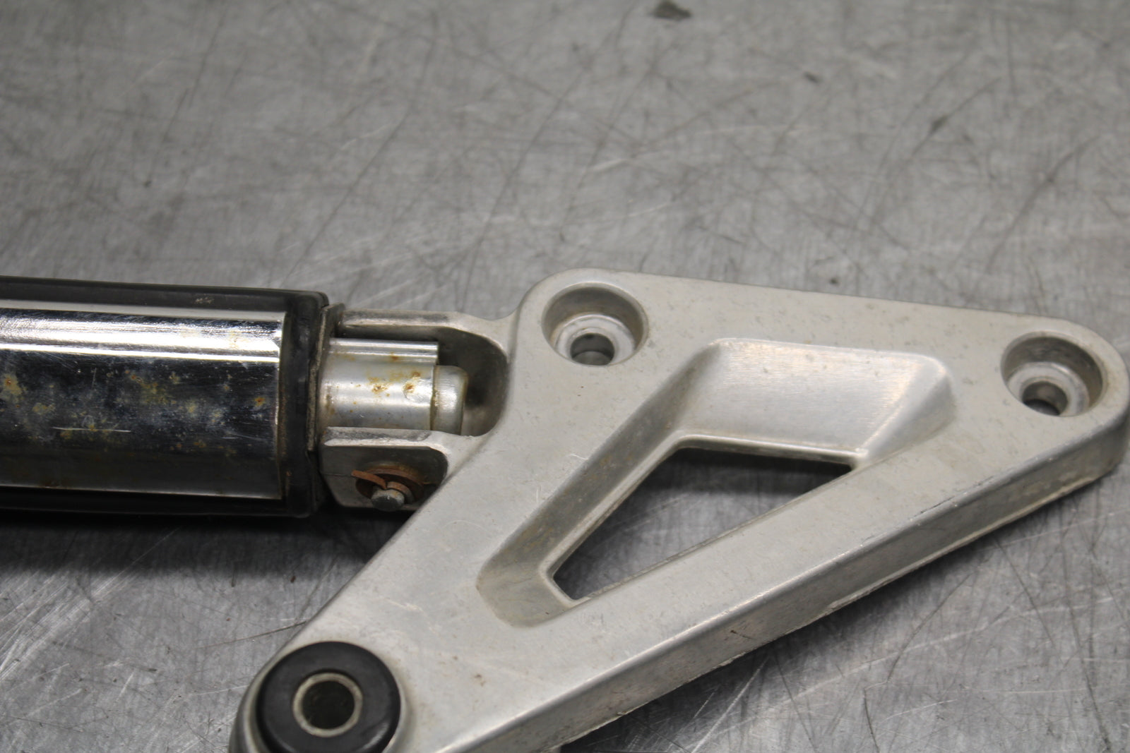 82-83 HONDA V45 MAGNA REAR PASSENGER FOOT STEP PEG BB107