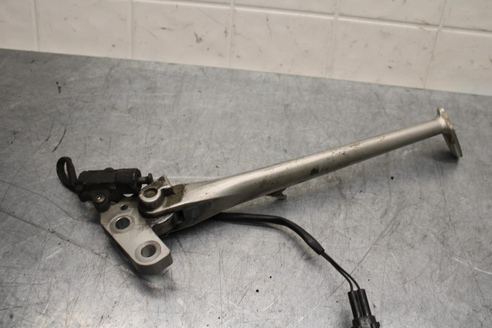 2009 Triumph Daytona 675 KICKSTAND SIDE KICK STAND T2082011 BB584