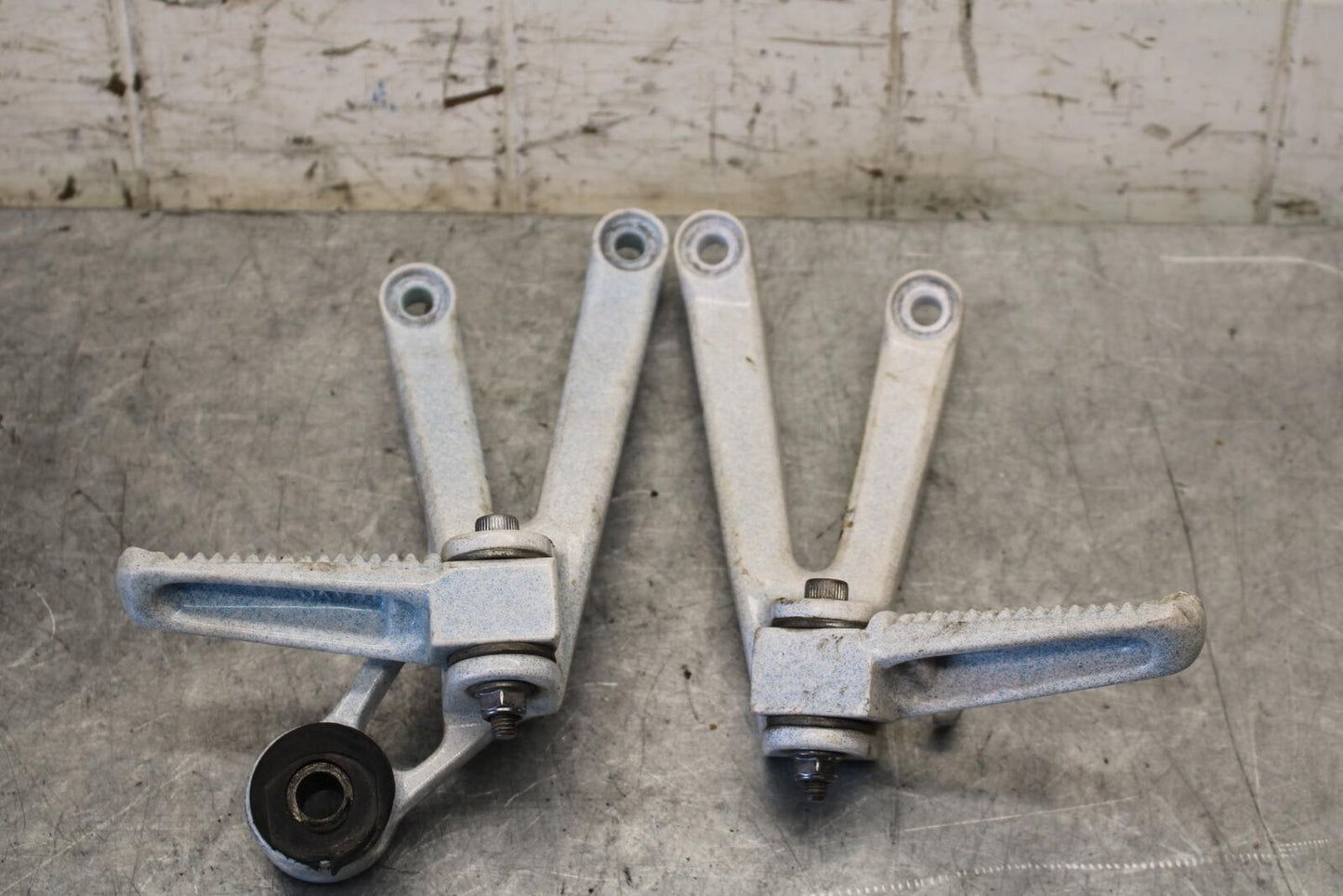 1998 Yamaha YZF R1 RIGHT LEFT REARSETS REAR SET DRIVER FOOT PEGS  BB53