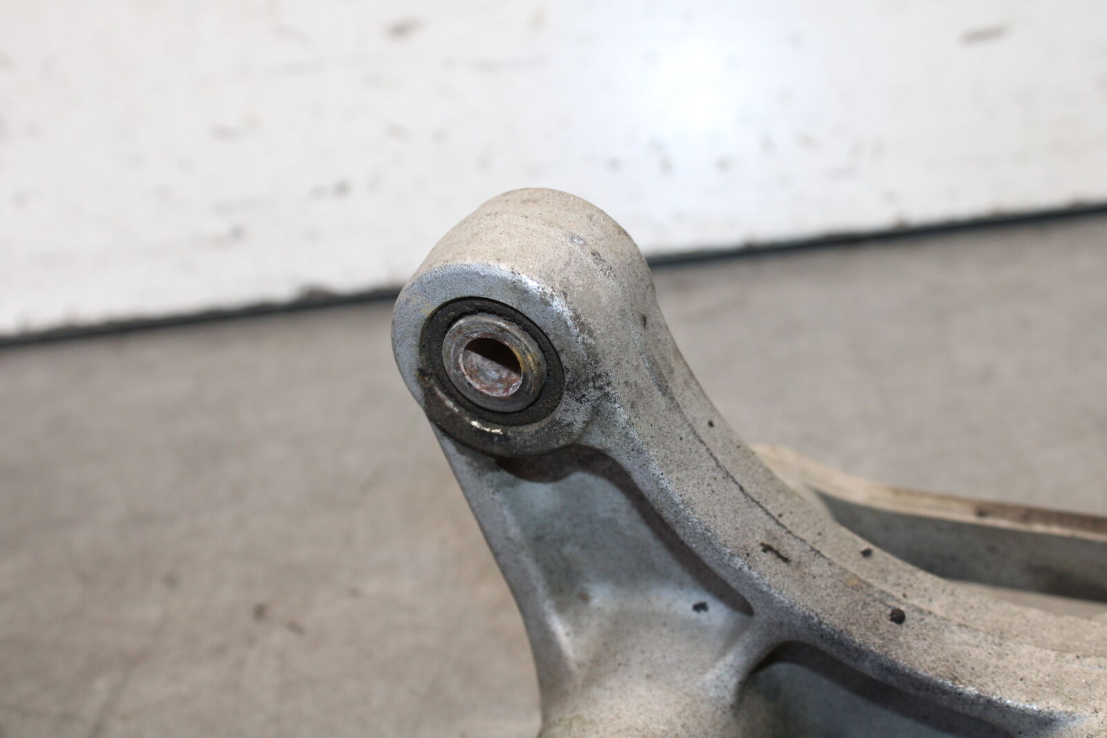 05-06 SUZUKI GSXR1000 REAR DOGBONE SHOCK LINKAGE LINK 62600-41810 BB663