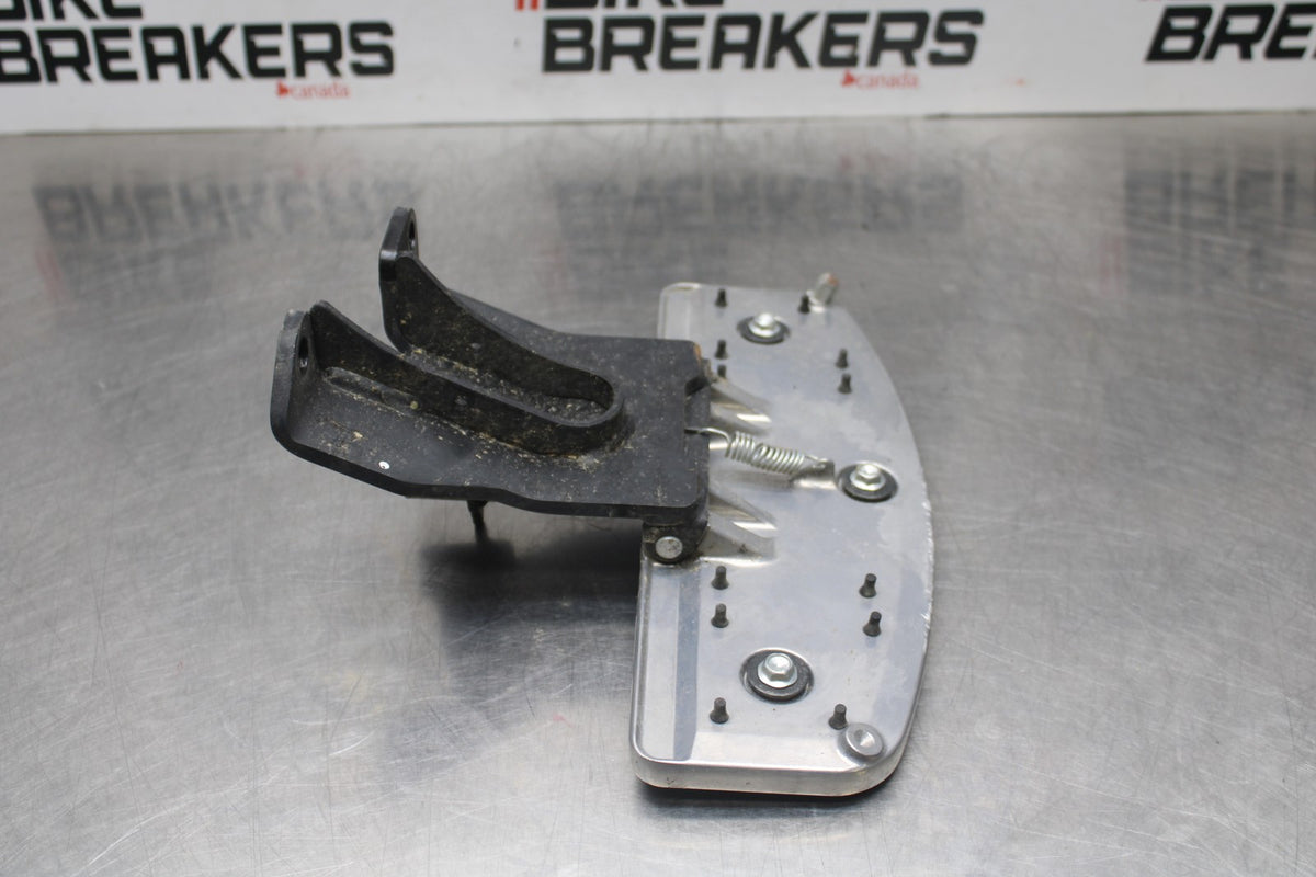 15 SUZUKI BOULEVARD C50 RIGHT FRONT FOOT REST PEG STEP BB775