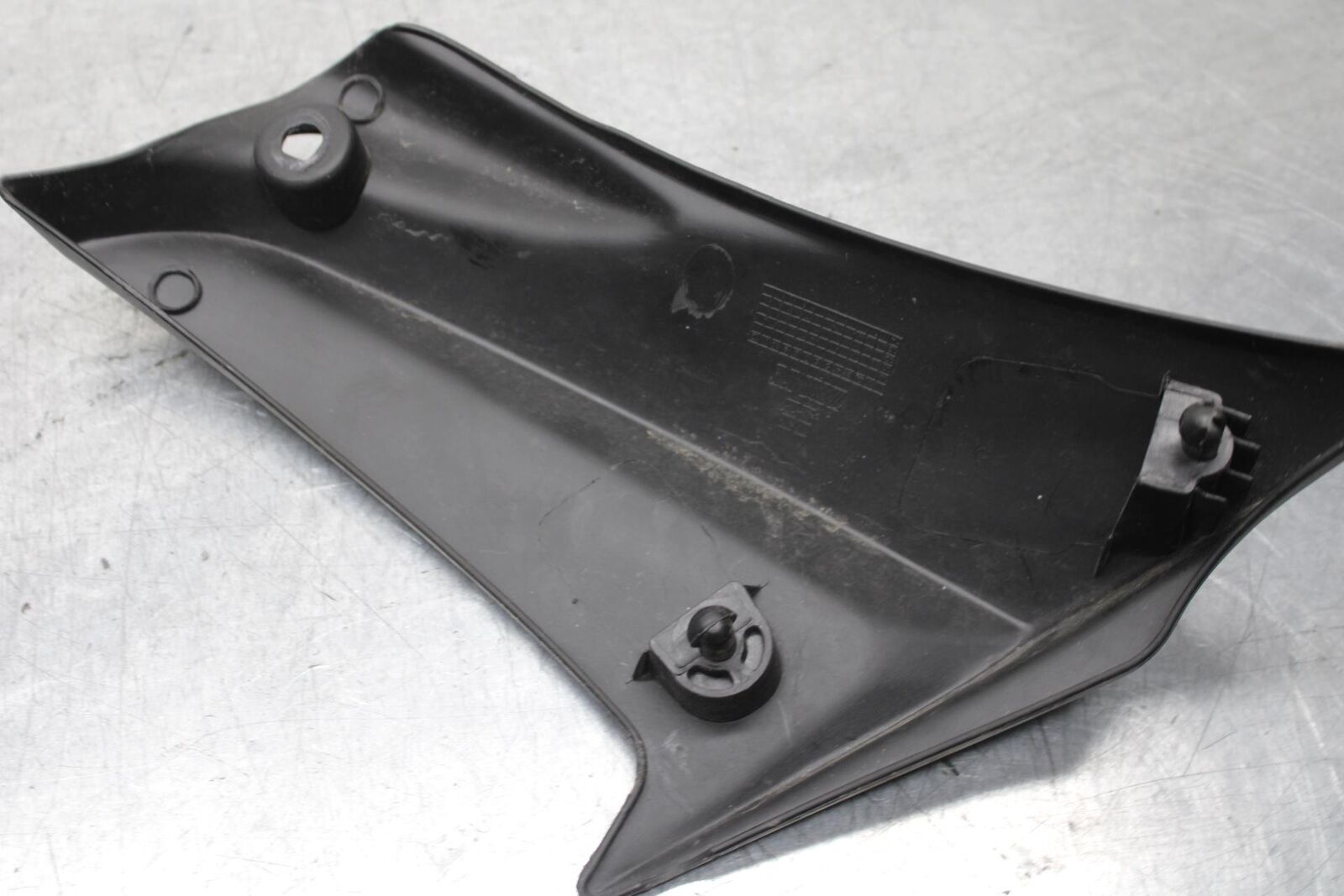 2011 Suzuki GSXR600 RIGHT FRAME SIDE COVER COWL PANEL TRIM BB94