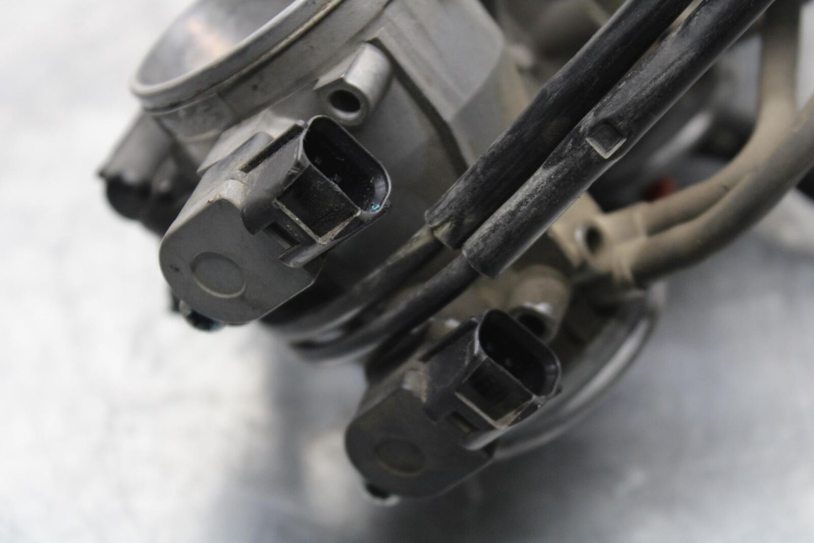 2011 Kawasaki Ninja ZX6R ZX600R MAIN FUEL INJECTORS / THROTTLE BODIES BB587