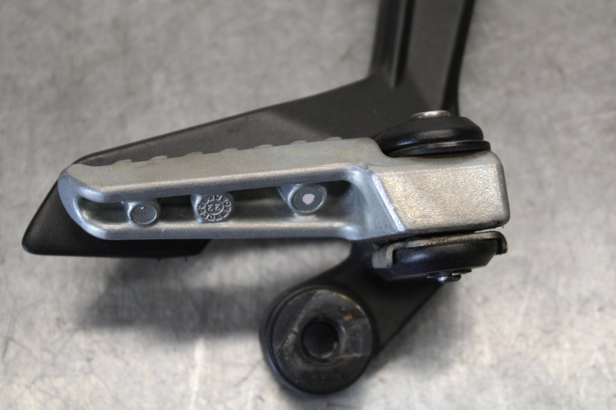 18-23 KAWASAKI NINJA 400 REAR BACK PASSENGER PEG SET PAIR BB679