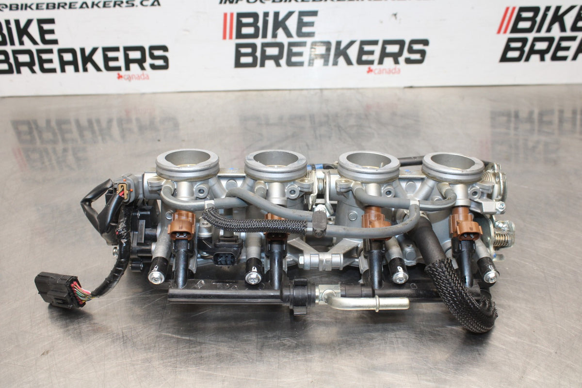 11-25 SUZUKI GSXR 600  MAIN FUEL INJECTORS / THROTTLE BODIES BB830
