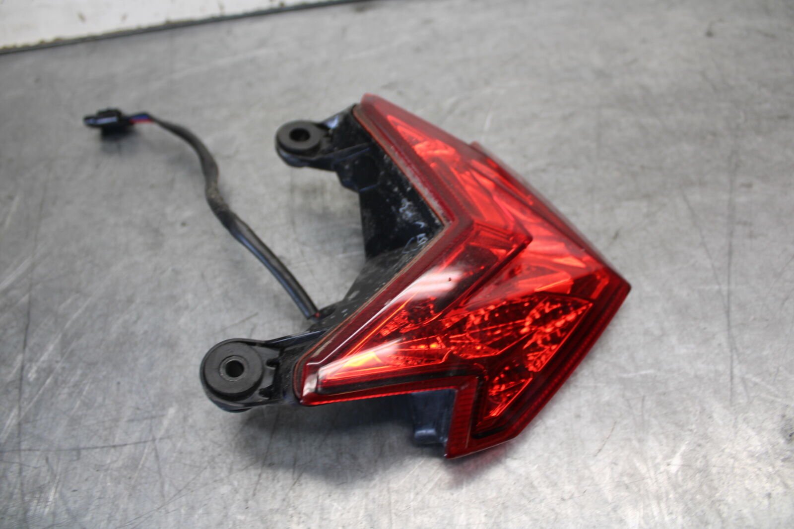 13-18 KAWASAKI NINJA ZX6R REAR TAIL TAILLIGHT BACK BRAKE LIGHT BB682