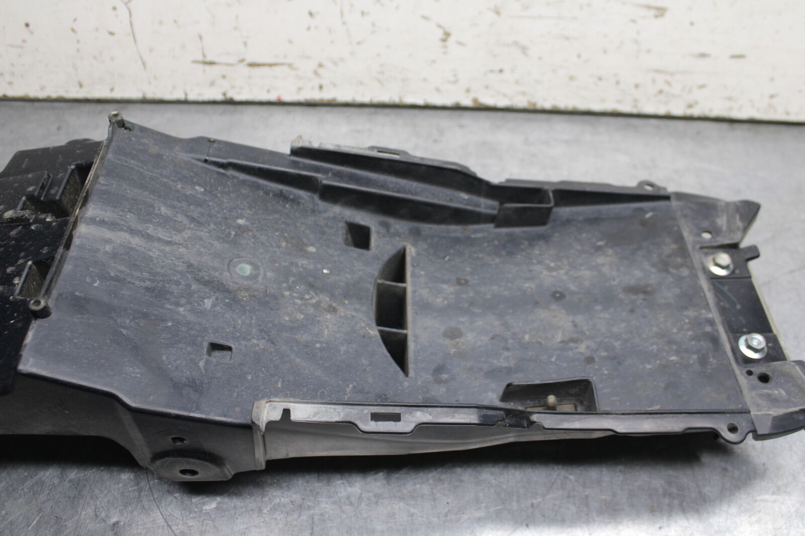 15-16 HONDA CB300F REAR BACK TAIL UNDERTAIL BATTERY TRAY PLASTIC BB740