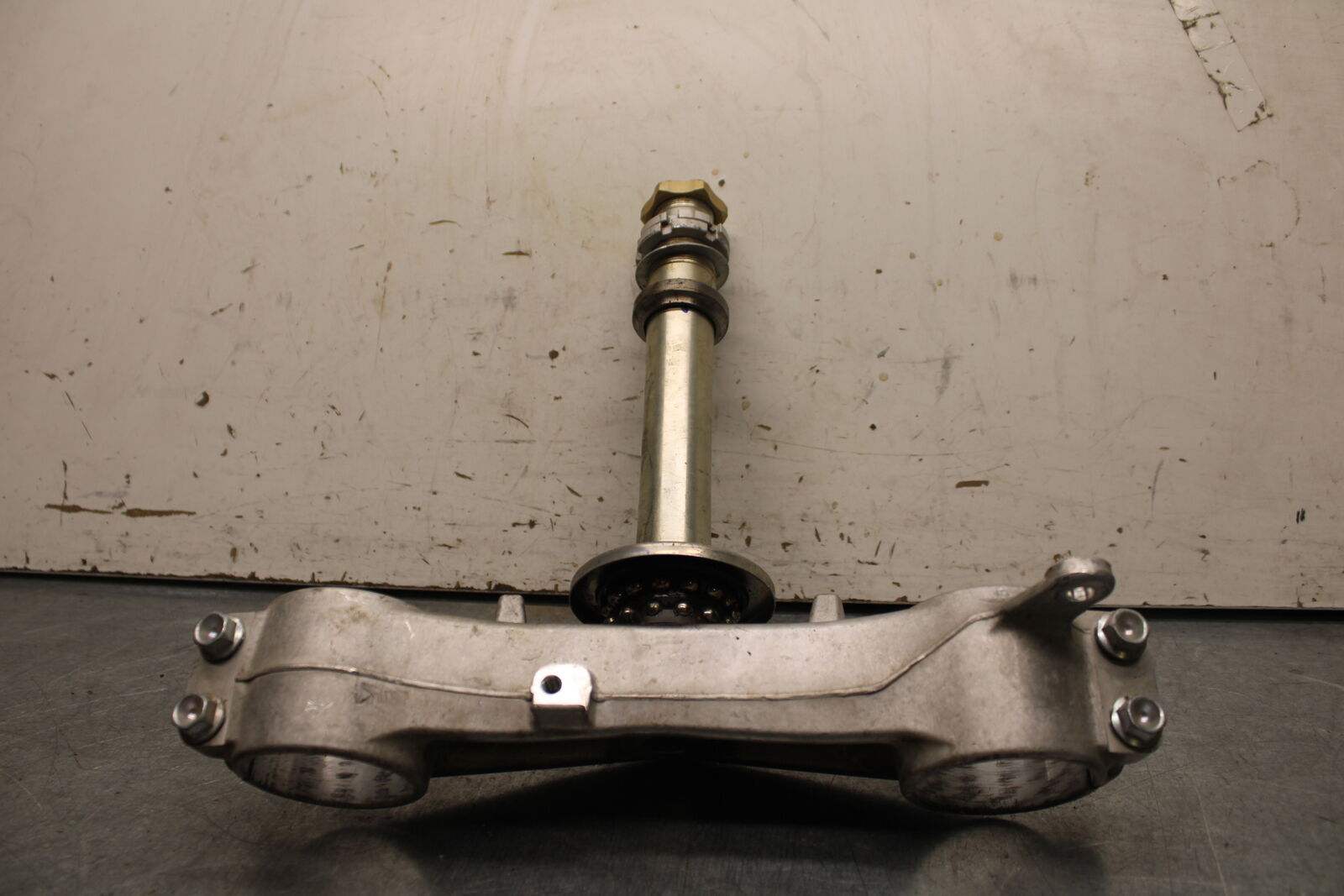06-07 SUZUKI GSXR750 FRONT FORKS CLAMP LOWER TRIPLE TREE STEM 51311-01H00 BB670