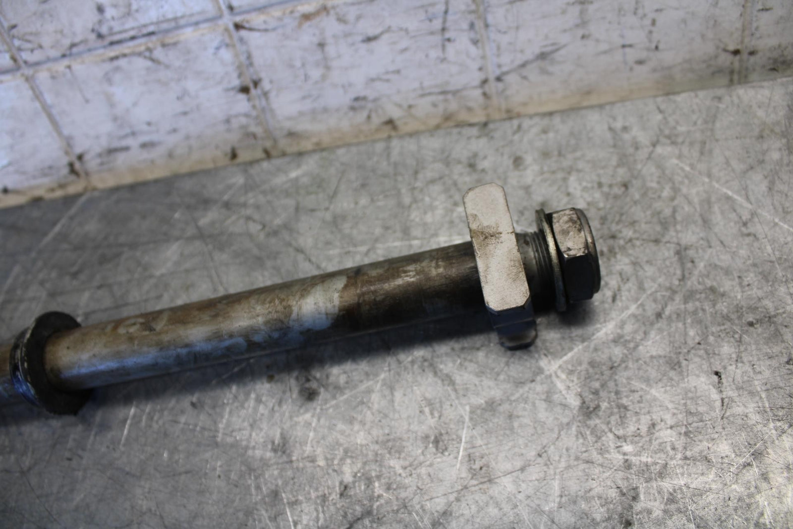 2007 Honda CBR600RR REAR AXLE BACK WHEEL RIM PIVOT BOLT AXEL 42301-MEE-D00 BB536