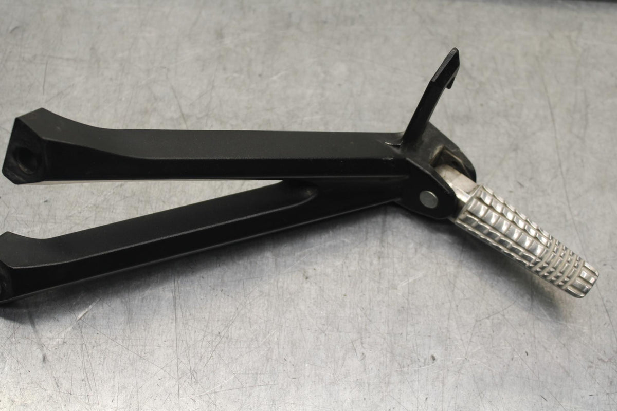 2011 Suzuki GSXR600 REAR BACK PASSENGER PEG SET PAIR BB602