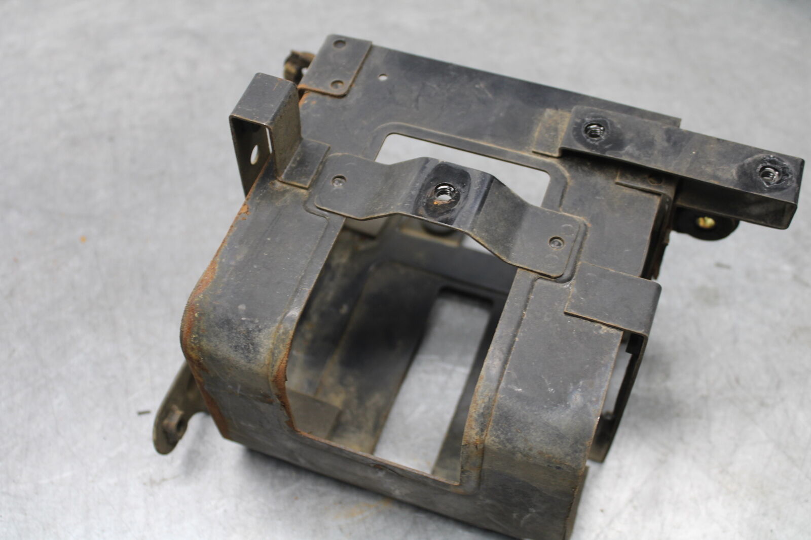 85-86 SUZUKI MADURA 1200 BATTERY TRAY BOX HOLDER  BB691