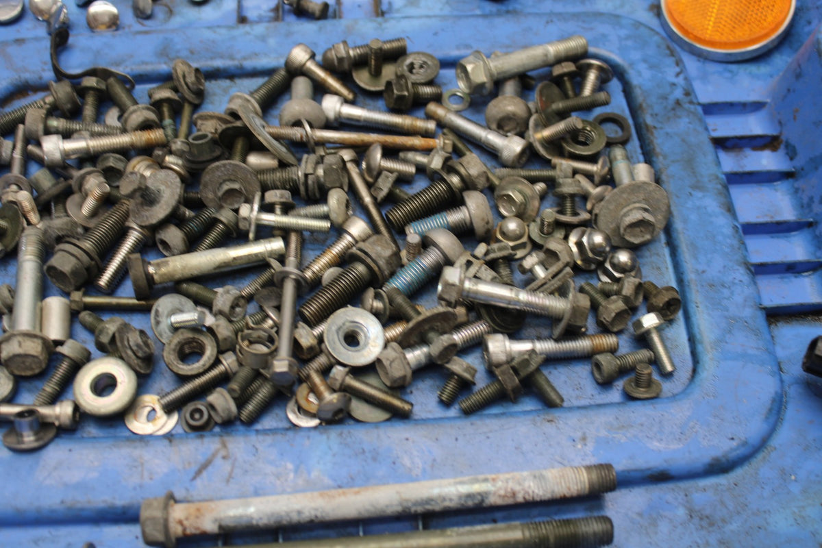 05-09 SUZUKI BOULEVARD C90 MOUNTING BOLTS HARDWARE SCREWS BB918
