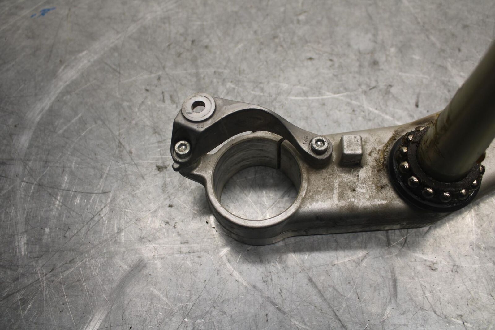 2013 Yamaha YZF R1  FORKS CLAMP LOWER TRIPLE TREE STEM 14B-23340-10-00  BB507