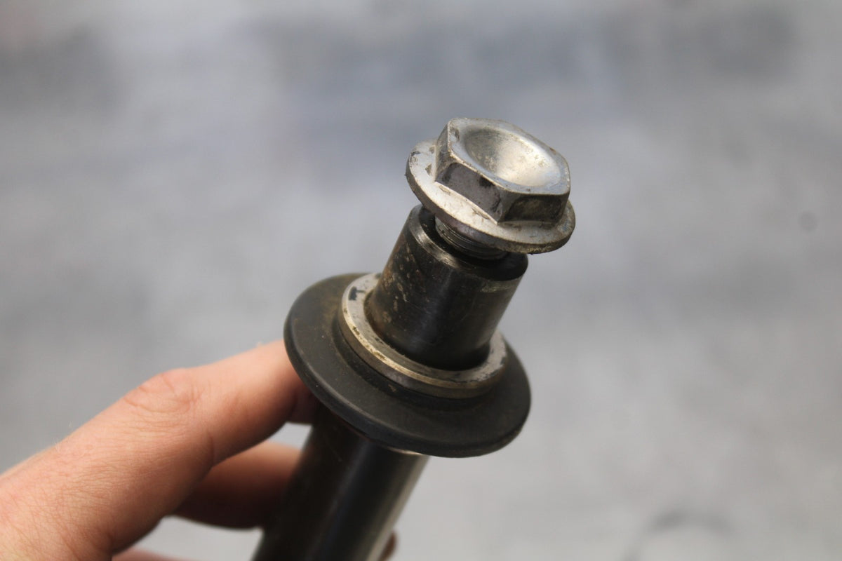 03-04 YAMAHA YZF R6 FRONT WHEEL RIM AXLE PIVOT BOLT BB890